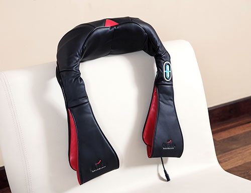 Neck Massager II auf Sessel
